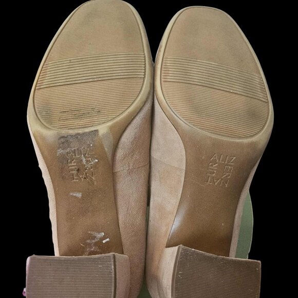 Naturalizer Suede Heel Size 6N - Picture 7 of 7